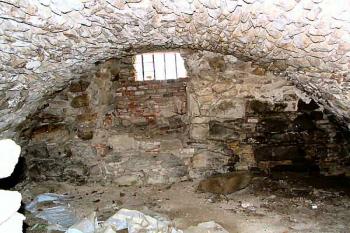 střední místnost paláce ( © Pavel Zany Komárek 25/9/2004)