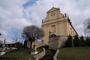 Západní průčelí s přístupovým schodištěm (© Ivan Grisa, 03/2009)