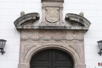 renesanční portál brány do tzv. Dolního zámku ( © Jan P. Štěpánek 03/2009)