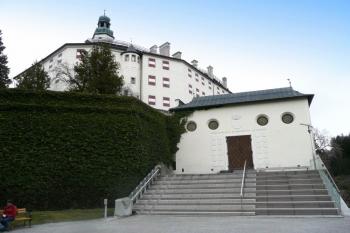 pohled na Horní zámek a vstup do tzv. Španělského sálu ( © Jan P. Štěpánek 03/2009)