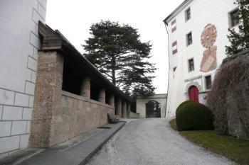 prostor původního předbraní Horního zámku (hradu) ( © Jan P. Štěpánek 03/2009)