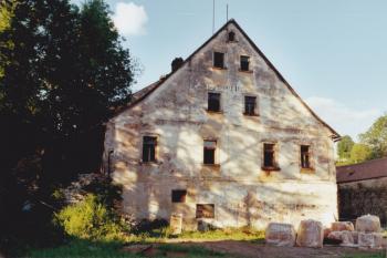 štítové průčelí tvrze (© Lukáš Pechánek, 06/2006)