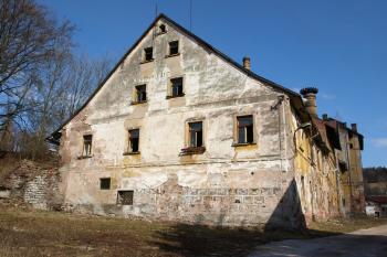 tvrz přestavěná na zámek od jihu ( © Milan Caha 03/2009)