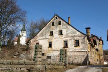 tvrz přestavěná na zámek od jihu ( © Milan Caha 03/2009)