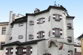 Ottoburg v pohledu z křižovatky u mostu Innenbrücke ( © Jan P. Štěpánek 03/2009)