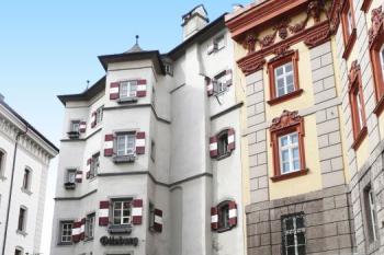 pohled na Ottoburg z ulice vévody Frydricha ( © Jan P. Štěpánek 03/2009)