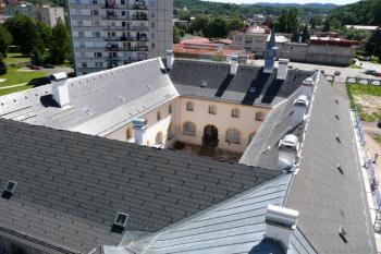 klášterní komplex z věžičky kostela ( © Jan P. Štěpánek 07/2011)