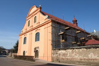 průčelí kostela ( © Milan Caha 03/2009)