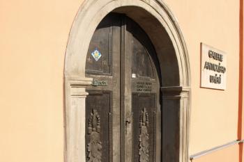 vstupní portál kostela ( © Milan Caha 03/2009)