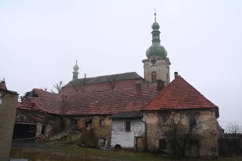 Kostel ze zámeckého dvora (© Ivan Grisa, 03/2009)