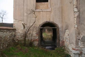 Průchod věží od jihu (© Ivan Grisa, 03/2009)