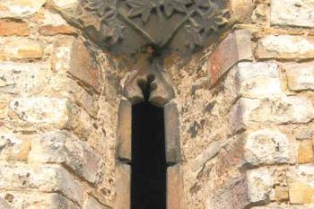 Okno původního kostela sv. Martina ( © Pavel Vítek 07/2007)