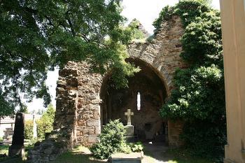 Pohled do presbytáře původního kostela ( © Ivan Grisa 05/2009)