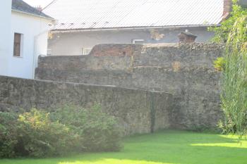 část městských hradeb (© D Dohňanský, 10/2017)