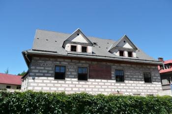 pohled na děkanství z ulice ( © Jan P. Štěpánek 07/2011)