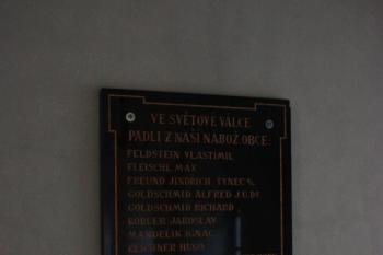 Pomník příslušníkům obce, zahynulým za I. světové války ( © Ivan Grisa 09/2009)