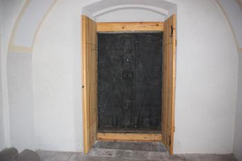 Portál severní ženské galerie směrem na západ (na hradby) ( © Ivan Grisa 09/2009)