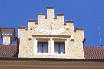 Sluneční hodiny (© Jana Nevřelova, 9/2006)