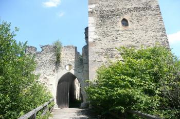Zřícenina hradu Kaja (© aleshwarrior, 07/2014)