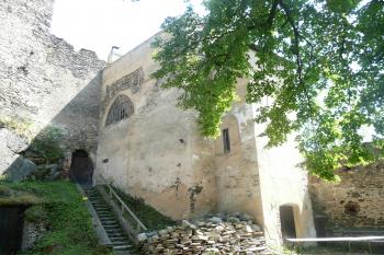 Zřícenina hradu Kaja (© aleshwarrior, 07/2014)