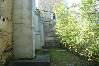 Zřícenina hradu Kaja (© aleshwarrior, 07/2014)