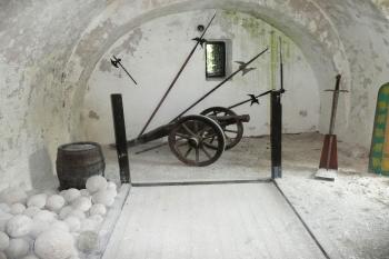 Zřícenina hradu Kaja (© aleshwarrior, 07/2014)