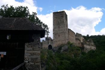 Hrad od jihu (© Ivan Grisa, 08/2005)