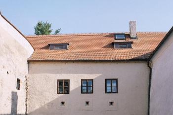 Novohradská brána od severu (© Ivan Grisa, 08/2003)