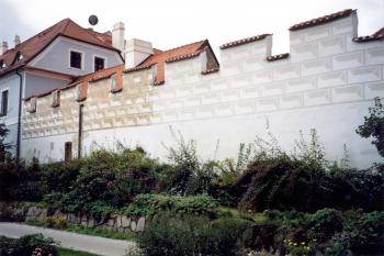 hradba v severní části města (© Karel Husák, 09/2002)