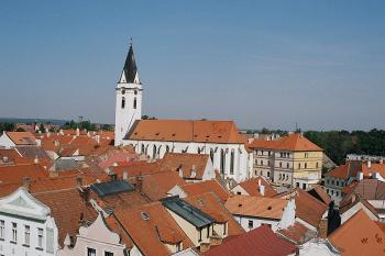 Kostel z radniční věže ( © Ivan Grisa 08/2003)