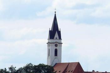 Kostel sv. Jiljí od východu (© Jiří Cukr, 08/2010)
