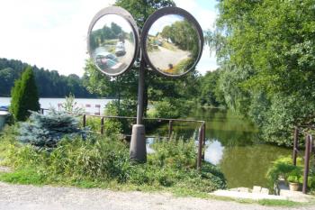 Břeh mezi Korytníkem a náhonem (© Jaroslav Šefčík, 04/2009)