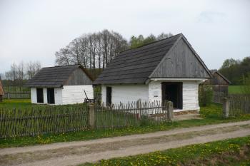 Špýchary ve skanzenu (© Václav Záruba, 04/2011)