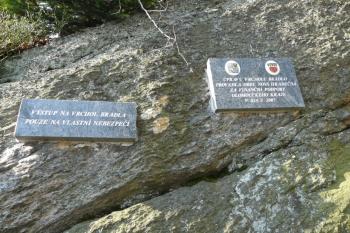 Upozornění turistům (© Jaroslav Šefčík, 04/2009)