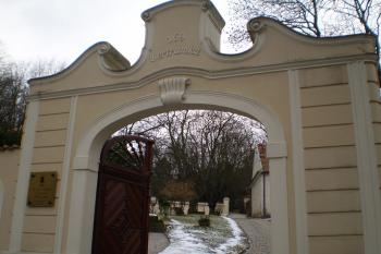 Brána usedlosti (©doxa  , 01/2014)