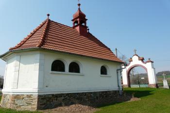 Zadní část kapličky (© Jaroslav Šefčík, 04/2009)
