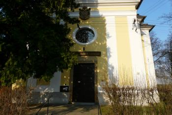 Hlavní vchod (© Jaroslav Šefčík, 04/2009)