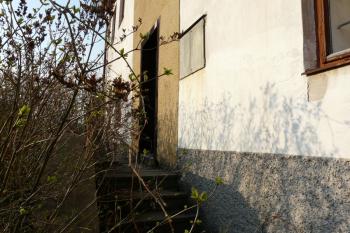 Opuštěná fara (© Jaroslav Šefčík, 04/2009)
