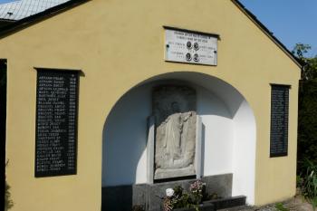 Hrob padlých bojovníků (© Jaroslav Šefčík, 04/2009)