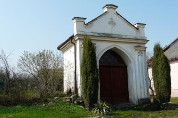 Nevysvěcená římsko-katolická kaple stojící na soukromém pozemku Šenků (© Jaroslav Šefčík, 04/2009)