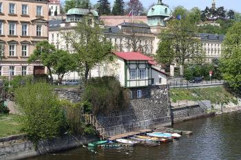 Pohled z Mánesova mostu ( © Ivan Grisa 04/2007)
