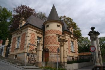 Bývalý domek vrátného u vjezdu z ulice Na schodech ( © Ivan Grisa 04/2009)