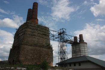Obě části vápenky (vlevo severní velká, vpravo jižní malá) ( © Ivan Grisa 07/2011)