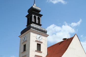 Radnice od severozápadu ( © Ivan Grisa 05/2008)