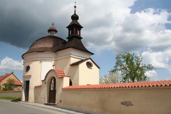 Kaple od jihozápadu (© Ivan Grisa, 05/2008)