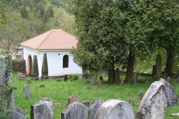 Obřadní síň hřbitova ( © Ivan Grisa 05/2008)