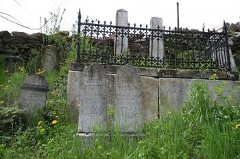 Zvýšená západní část hřbitova ( © Ivan Grisa 05/2008)