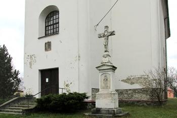 Kostel sv. Petra a Pavla v Hraničných Petrovicích ( © Pavel Vítek 11/2014)