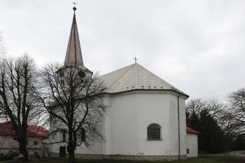 Kostel sv. Petra a Pavla v Hraničných Petrovicích ( © Pavel Vítek 11/2014)