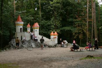 Kočičí hrádek v obležení návštěvníků (© Jiří Cukr, 08/2014)